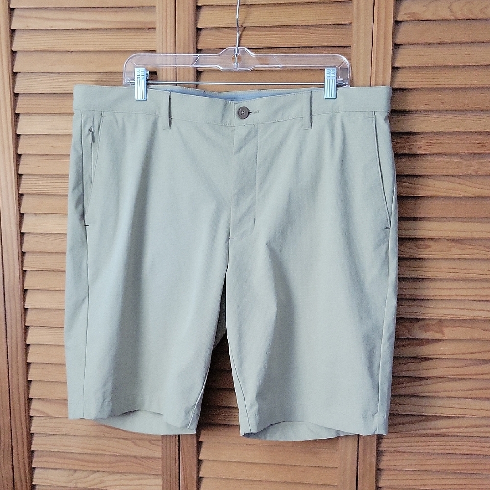 Tommy Bahama Beige Khaki Lightweight Casual Golf Flat Front Shorts Size 38